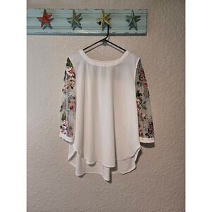 Umgee White Blouse with Embroidered Lace Sleeves